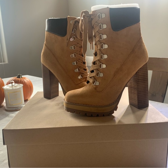 Steve Madden Shoes - Steve Madden Breccan tan Boots, size 7.0. Brand new, never worn